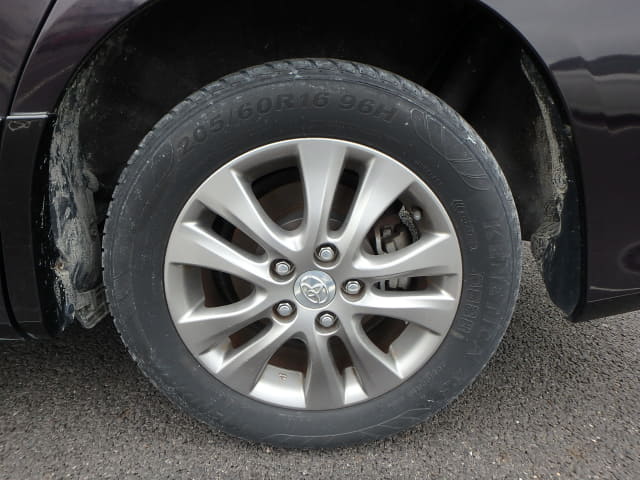 TOYOTA Voxy thumbnail 10