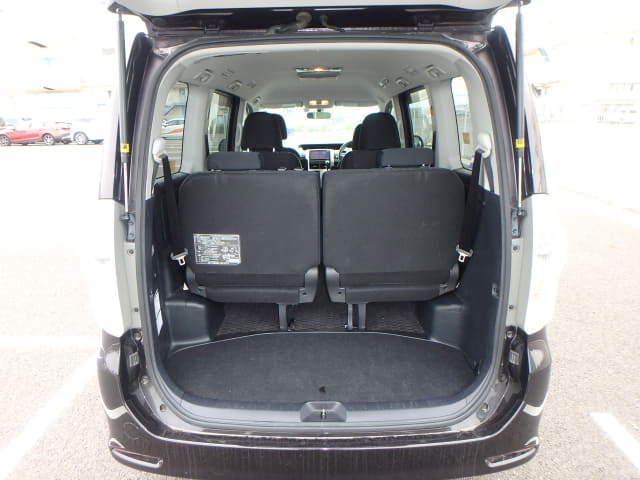 TOYOTA Voxy thumbnail 29
