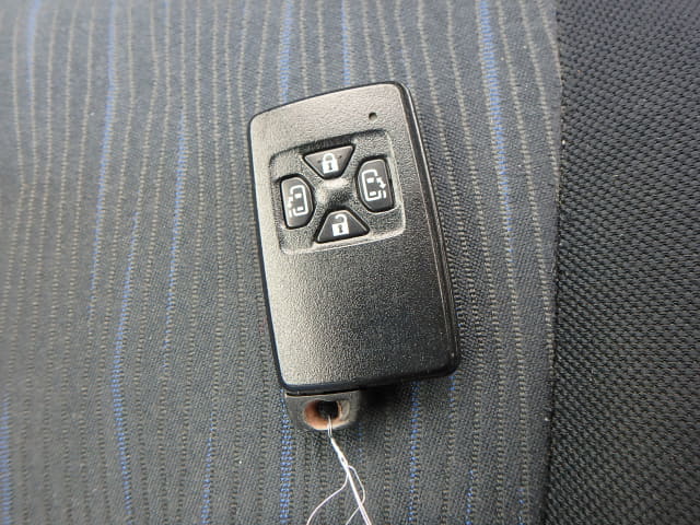 TOYOTA Voxy thumbnail 41