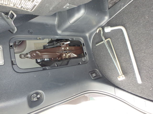 TOYOTA Voxy thumbnail 31