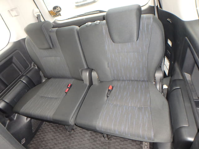 TOYOTA Voxy thumbnail 28