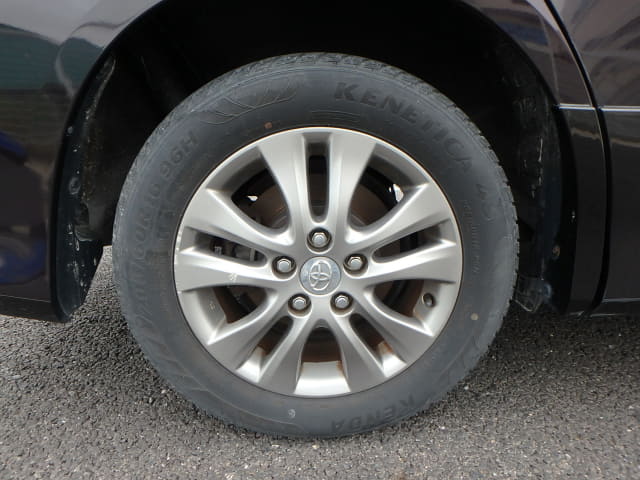 TOYOTA Voxy thumbnail 11