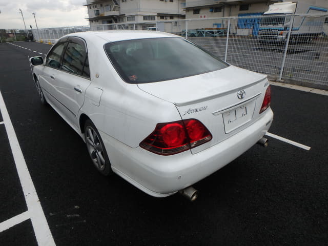 TOYOTA Crown thumbnail 3