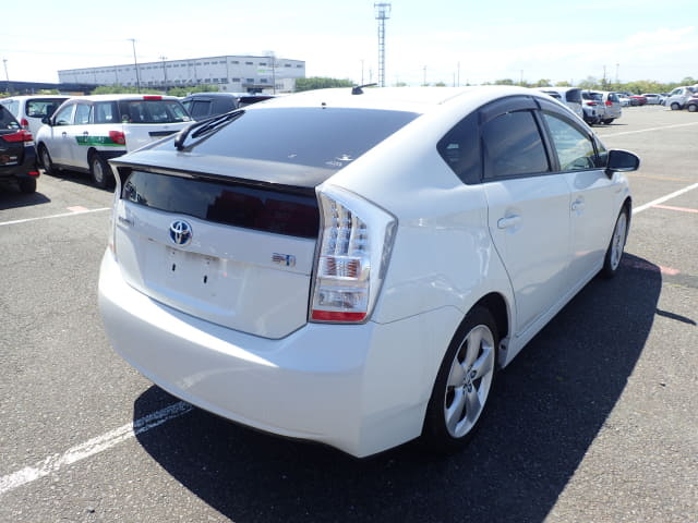 TOYOTA Prius thumbnail 5
