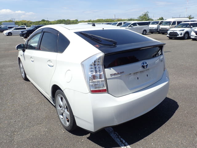 TOYOTA Prius thumbnail 3