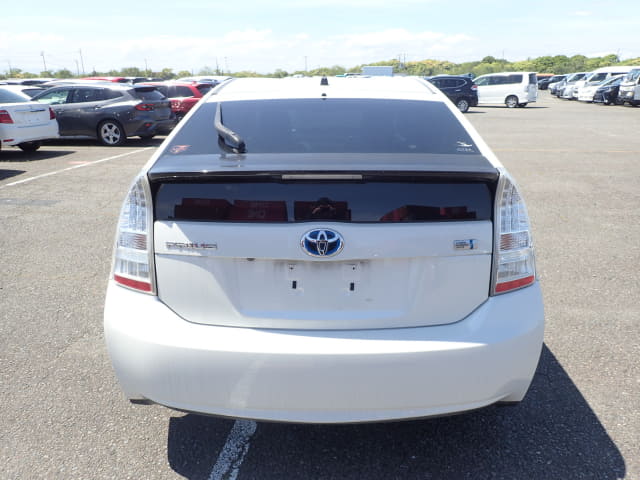 TOYOTA Prius thumbnail 4