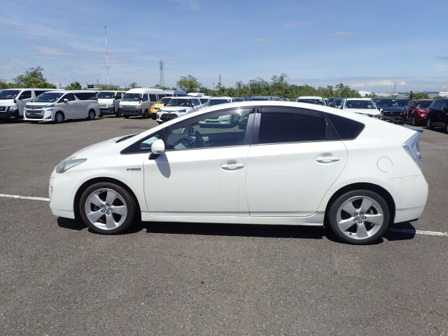 TOYOTA Prius thumbnail 2