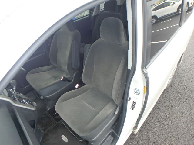 TOYOTA Voxy thumbnail 25