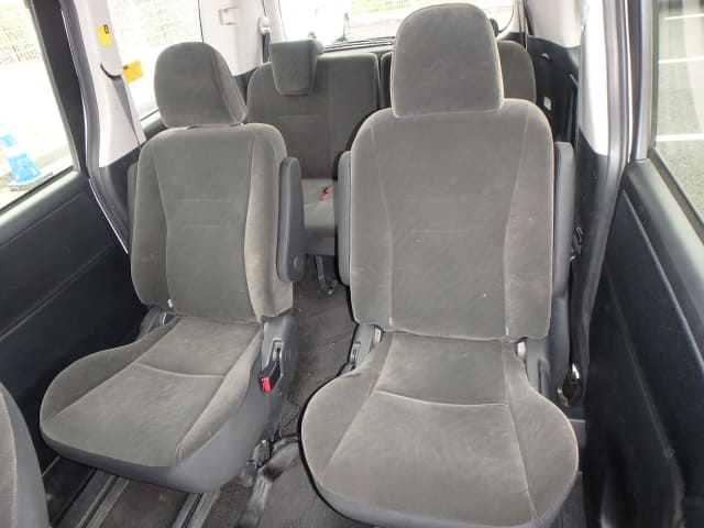 TOYOTA Voxy thumbnail 26