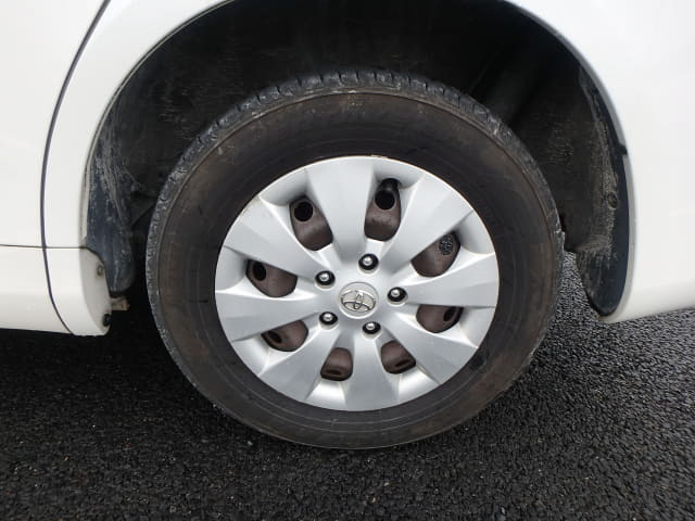 TOYOTA Voxy thumbnail 10