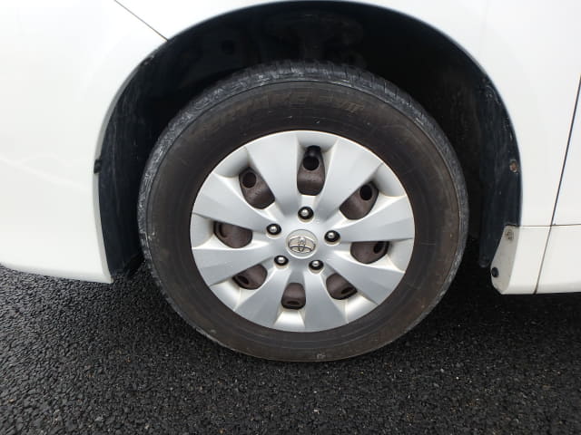 TOYOTA Voxy thumbnail 9