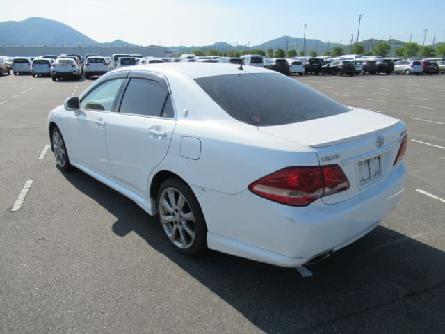 TOYOTA Crown thumbnail 3