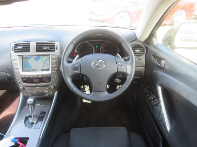 LEXUS IS thumbnail 30