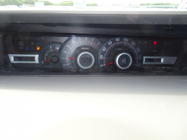 TOYOTA Noah thumbnail 35