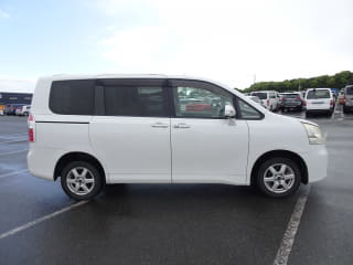 2009 TOYOTA Noah