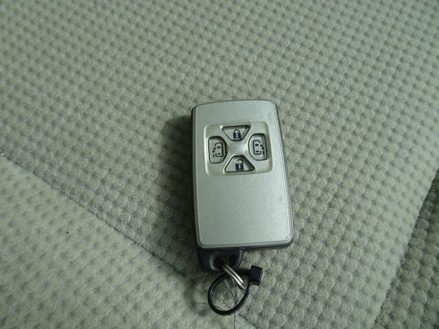 TOYOTA Noah thumbnail 45