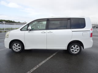2009 TOYOTA Noah