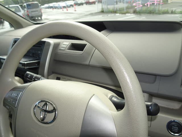 TOYOTA Noah thumbnail 48