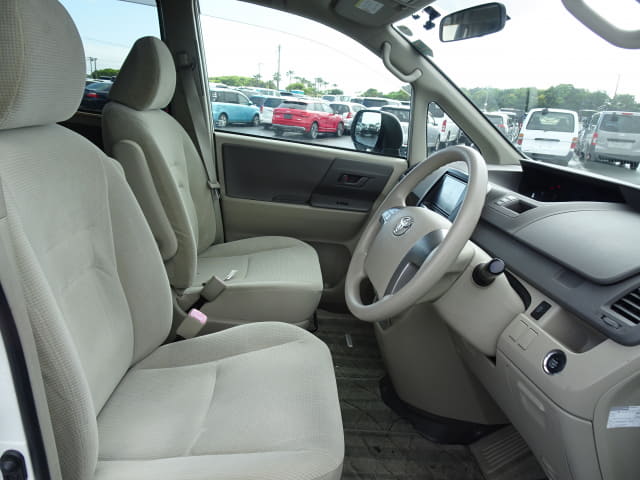 TOYOTA Noah thumbnail 25