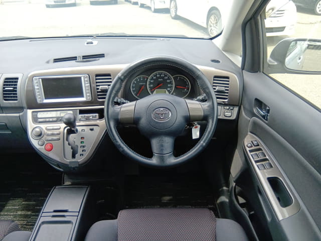 TOYOTA Wish thumbnail 32