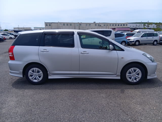 TOYOTA Wish thumbnail 6