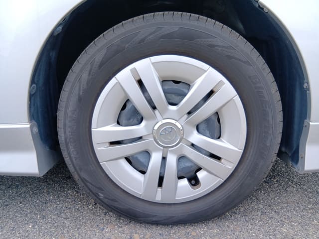 TOYOTA Wish thumbnail 12