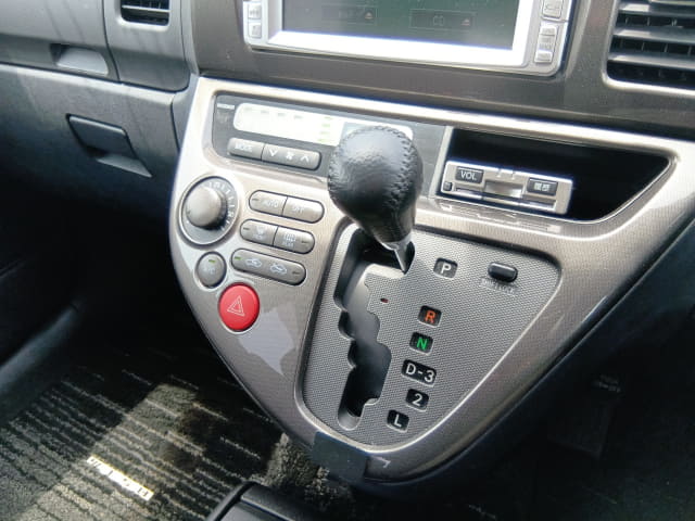 TOYOTA Wish thumbnail 37
