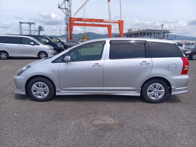 TOYOTA Wish thumbnail 2