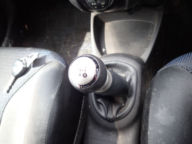 TOYOTA Vitz thumbnail 38