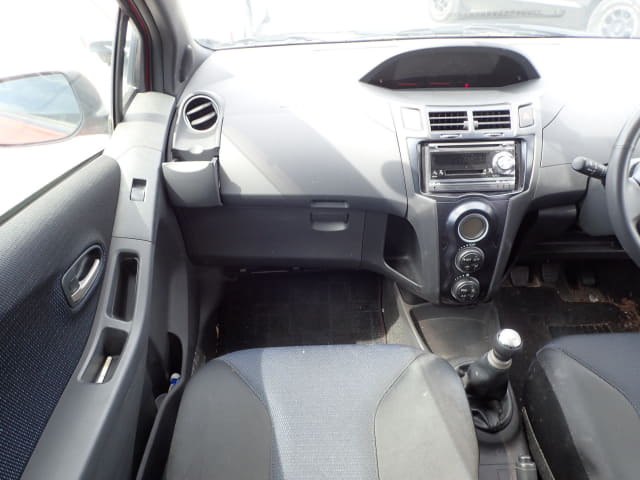TOYOTA Vitz thumbnail 33