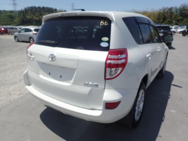 TOYOTA RAV4 thumbnail 5