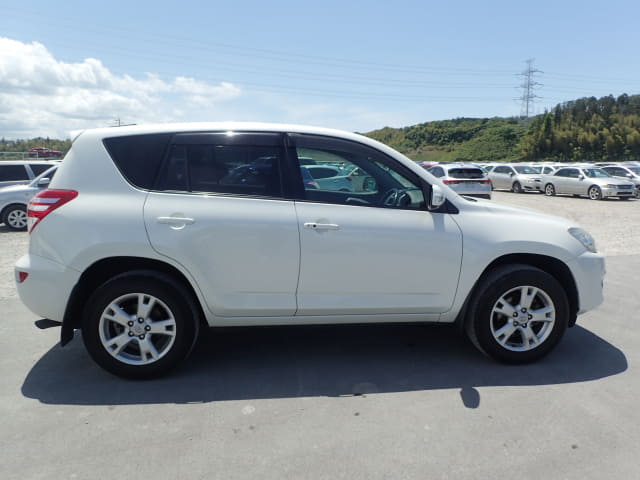 TOYOTA RAV4 thumbnail 6