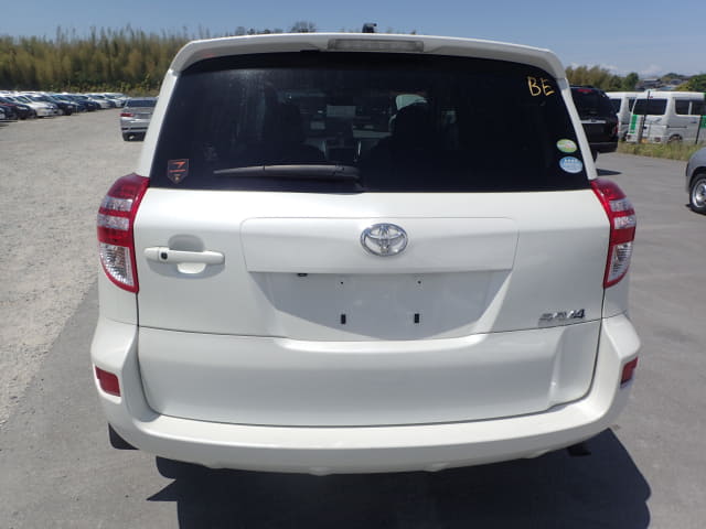 TOYOTA RAV4 thumbnail 4