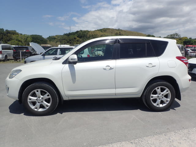 TOYOTA RAV4 thumbnail 2