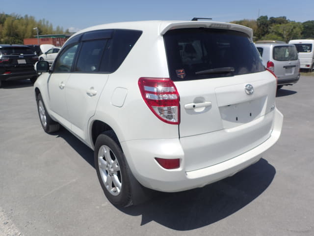 TOYOTA RAV4 thumbnail 3