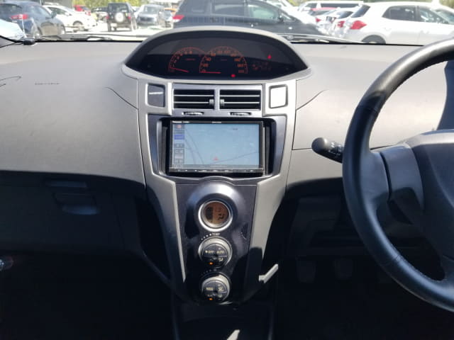 TOYOTA Vitz thumbnail 36