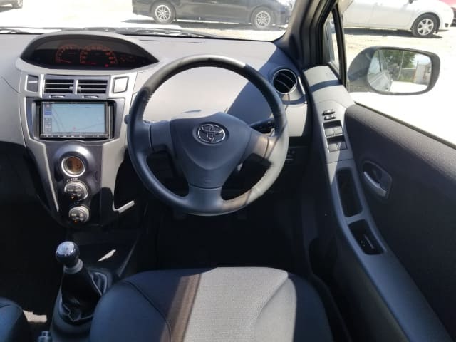 TOYOTA Vitz thumbnail 32