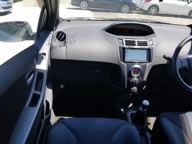 TOYOTA Vitz thumbnail 33