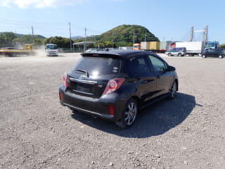 2011 TOYOTA Vitz