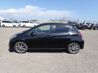 2011 TOYOTA Vitz