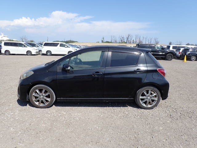 TOYOTA Vitz thumbnail 2