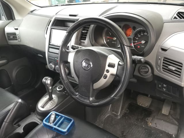 NISSAN X-Trail thumbnail 3