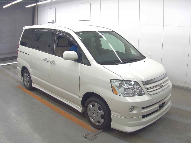 TOYOTA Noah thumbnail 5