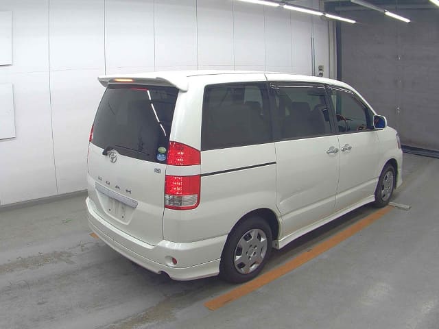 TOYOTA Noah thumbnail 2