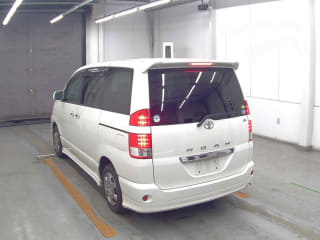 2006 TOYOTA Noah