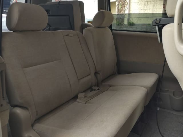 TOYOTA Noah thumbnail 4