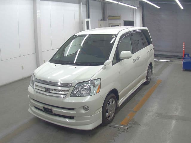 2006 TOYOTA Noah