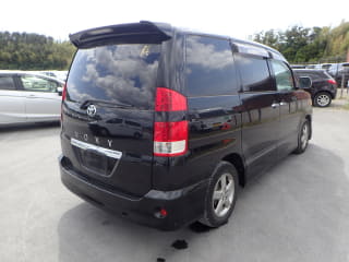 2005 TOYOTA Voxy