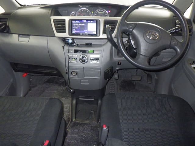 TOYOTA Voxy thumbnail 3