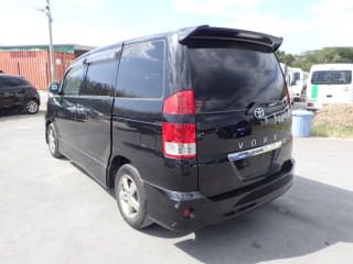 2005 TOYOTA Voxy